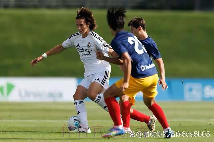 离谱!皇马四后卫一人送一球 裤袜:我做错了什么...