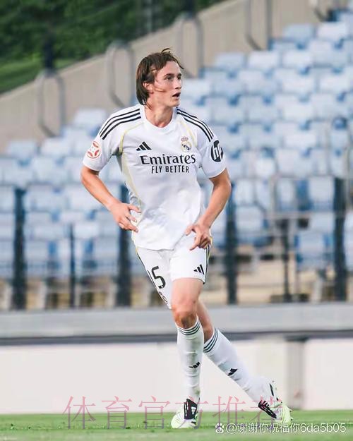 离谱!皇马四后卫一人送一球 裤袜:我做错了什么...